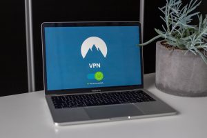 praca z domu z servecom - tunel VPN